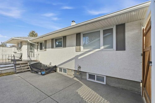 2219 Halifax Crescent Nw, Calgary, AB - Outdoor With Exterior