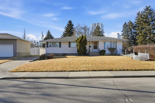 2219 Halifax Crescent Nw, Calgary, AB - Outdoor With Facade