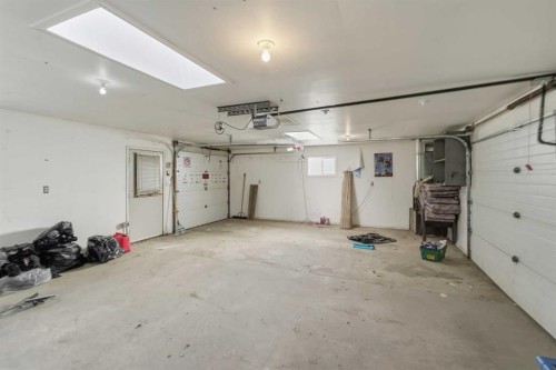 2219 Halifax Crescent Nw, Calgary, AB - Indoor Photo Showing Garage