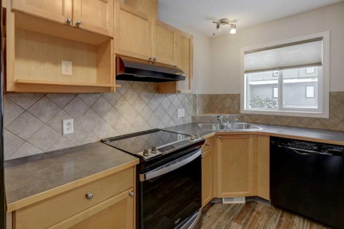 1402-140 Sagewood Boulevard Sw, Airdrie, AB - Indoor Photo Showing Kitchen