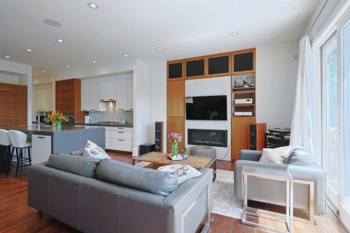 1707 Broadview Road Nw, Calgary, AB - Indoor Photo Showing Living Room With Fireplace