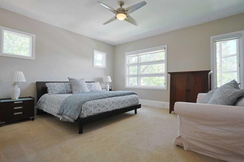 1707 Broadview Road Nw, Calgary, AB - Indoor Photo Showing Bedroom