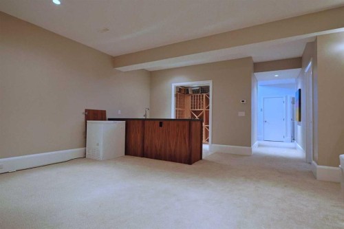 1707 Broadview Road Nw, Calgary, AB - Indoor Photo Showing Other Room