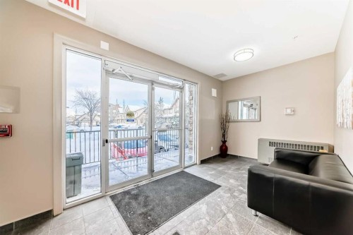 311-117 Copperpond Common Se, Calgary, AB - Indoor Photo Showing Other Room