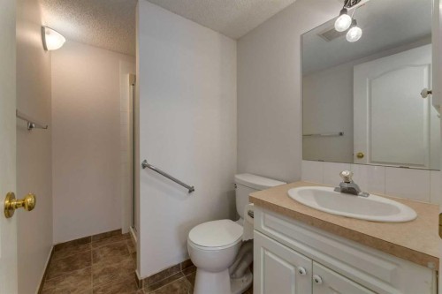 310-30 Sierra Morena Mews Sw, Calgary, AB - Indoor Photo Showing Bathroom