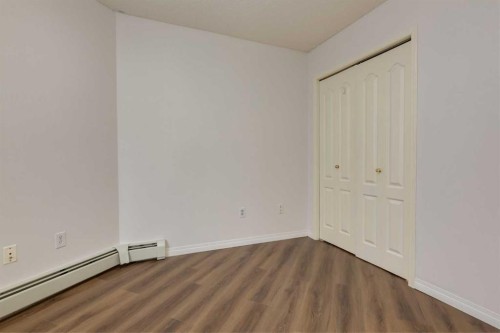 310-30 Sierra Morena Mews Sw, Calgary, AB - Indoor Photo Showing Other Room