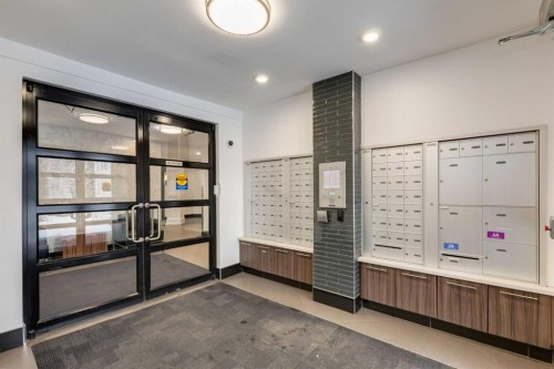 310-30 Sierra Morena Mews Sw, Calgary, AB - Indoor Photo Showing Other Room