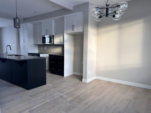 33 Sora Gate Se, Calgary, AB - Indoor Photo Showing Kitchen