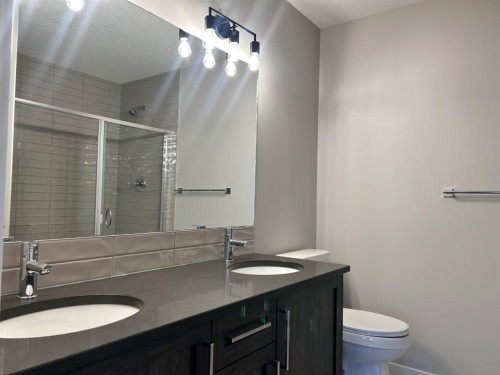 33 Sora Gate Se, Calgary, AB - Indoor Photo Showing Bathroom