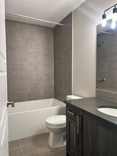 33 Sora Gate Se, Calgary, AB - Indoor Photo Showing Bathroom