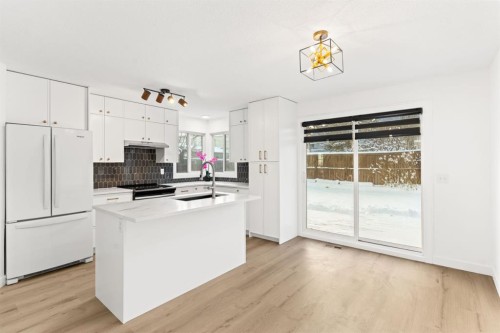 111 Macewan Glen Close Nw, Calgary, AB - Indoor Photo Showing Kitchen