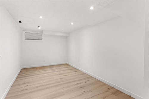 111 Macewan Glen Close Nw, Calgary, AB - Indoor Photo Showing Other Room