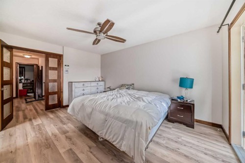 4347 2 Street Nw, Calgary, AB - Indoor Photo Showing Bedroom