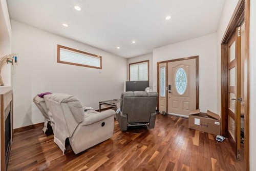 4347 2 Street Nw, Calgary, AB - Indoor Photo Showing Other Room