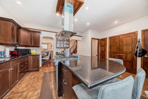 4347 2 Street Nw, Calgary, AB - Indoor Photo Showing Kitchen