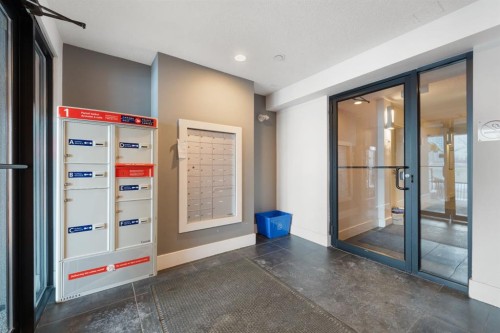 201-414 Meredith Road Ne, Calgary, AB - Indoor Photo Showing Other Room