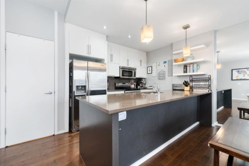 201-414 Meredith Road Ne, Calgary, AB - Indoor Photo Showing Kitchen