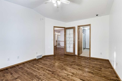 19 Signature Villas Sw, Calgary, AB - Indoor Photo Showing Other Room