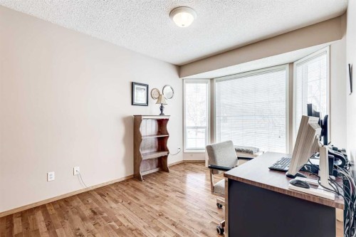 19 Signature Villas Sw, Calgary, AB - Indoor Photo Showing Office