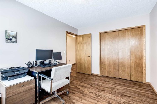 19 Signature Villas Sw, Calgary, AB - Indoor Photo Showing Office