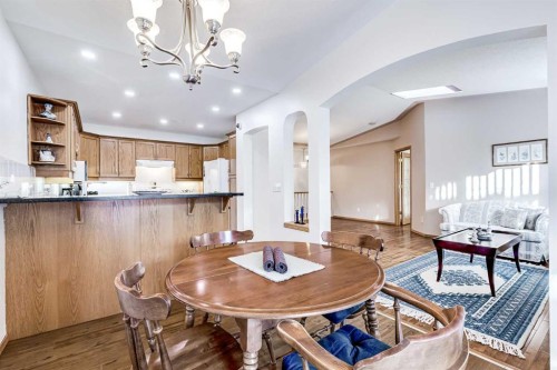 19 Signature Villas Sw, Calgary, AB - Indoor Photo Showing Other Room