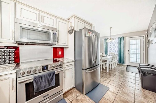 33 Martinridge Road Ne, Calgary, AB - Indoor Photo Showing Kitchen