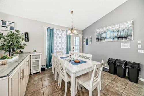 33 Martinridge Road Ne, Calgary, AB - Indoor Photo Showing Dining Room