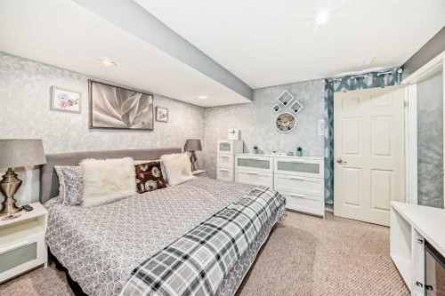 33 Martinridge Road Ne, Calgary, AB - Indoor Photo Showing Bedroom