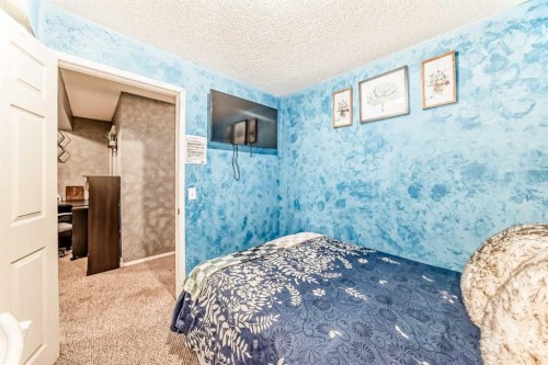 33 Martinridge Road Ne, Calgary, AB - Indoor Photo Showing Bedroom
