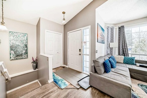 33 Martinridge Road Ne, Calgary, AB - Indoor