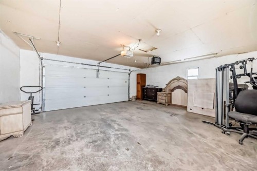 33 Martinridge Road Ne, Calgary, AB - Indoor Photo Showing Garage