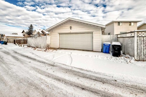 33 Martinridge Road Ne, Calgary, AB - Outdoor