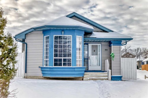 33 Martinridge Road Ne, Calgary, AB - Outdoor