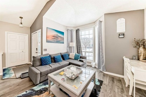 33 Martinridge Road Ne, Calgary, AB - Indoor Photo Showing Living Room