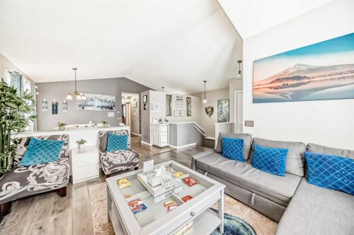 33 Martinridge Road Ne, Calgary, AB - Indoor Photo Showing Living Room