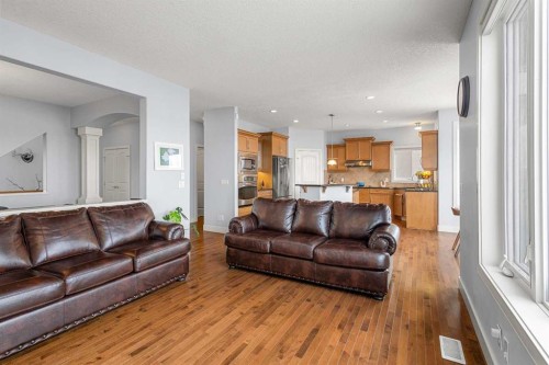 86 Royal Ridge Mount Nw, Calgary, AB - Indoor Photo Showing Living Room