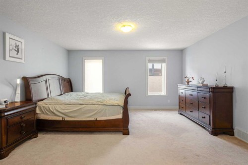 86 Royal Ridge Mount Nw, Calgary, AB - Indoor Photo Showing Bedroom