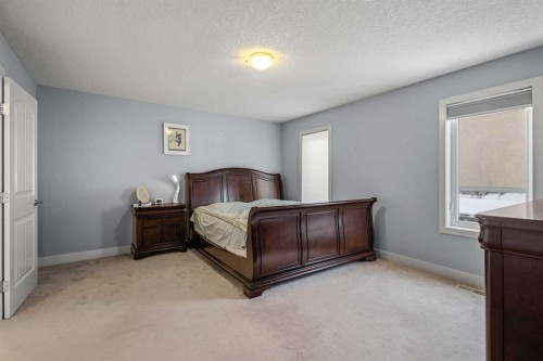 86 Royal Ridge Mount Nw, Calgary, AB - Indoor Photo Showing Bedroom