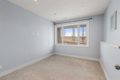 86 Royal Ridge Mount Nw, Calgary, AB - Indoor Photo Showing Other Room