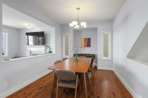 86 Royal Ridge Mount Nw, Calgary, AB - Indoor Photo Showing Dining Room
