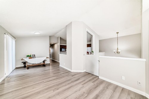 34 Erin Meadow Close Se, Calgary, AB - Indoor Photo Showing Other Room