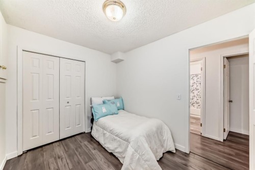 34 Erin Meadow Close Se, Calgary, AB - Indoor Photo Showing Bedroom