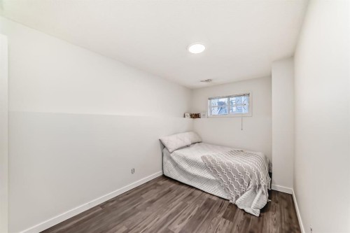 34 Erin Meadow Close Se, Calgary, AB - Indoor Photo Showing Bedroom