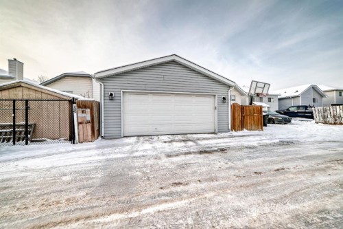 34 Erin Meadow Close Se, Calgary, AB - Outdoor With Exterior