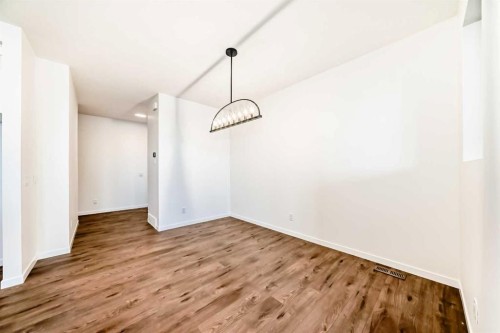 101 Walgrove Bay Se, Calgary, AB - Indoor Photo Showing Other Room