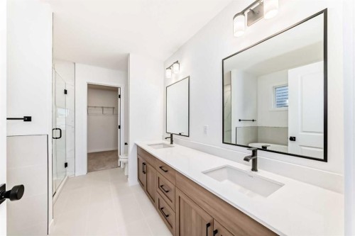 101 Walgrove Bay Se, Calgary, AB - Indoor Photo Showing Bathroom