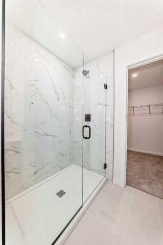 101 Walgrove Bay Se, Calgary, AB - Indoor Photo Showing Bathroom