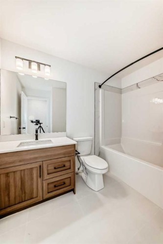101 Walgrove Bay Se, Calgary, AB - Indoor Photo Showing Bathroom