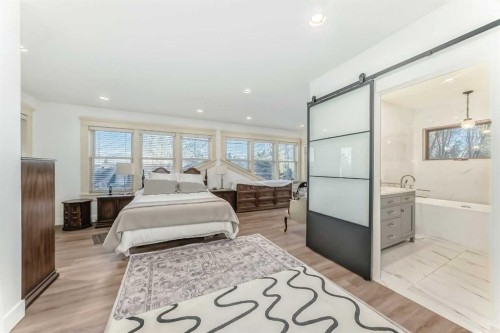 342 Superior Avenue Sw, Calgary, AB - Indoor Photo Showing Other Room