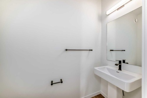 55 Bartlett Row Se, Calgary, AB - Indoor Photo Showing Bathroom